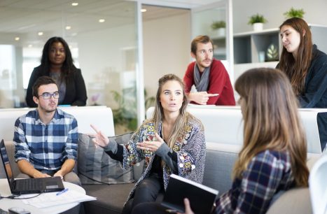 meeting-business-women meeting-business-women